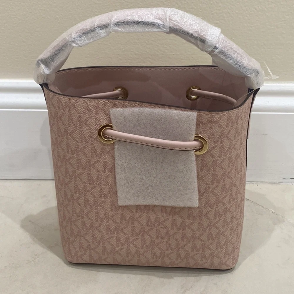 NWT Michael Kors Suri Small Logo Crossbody Bag